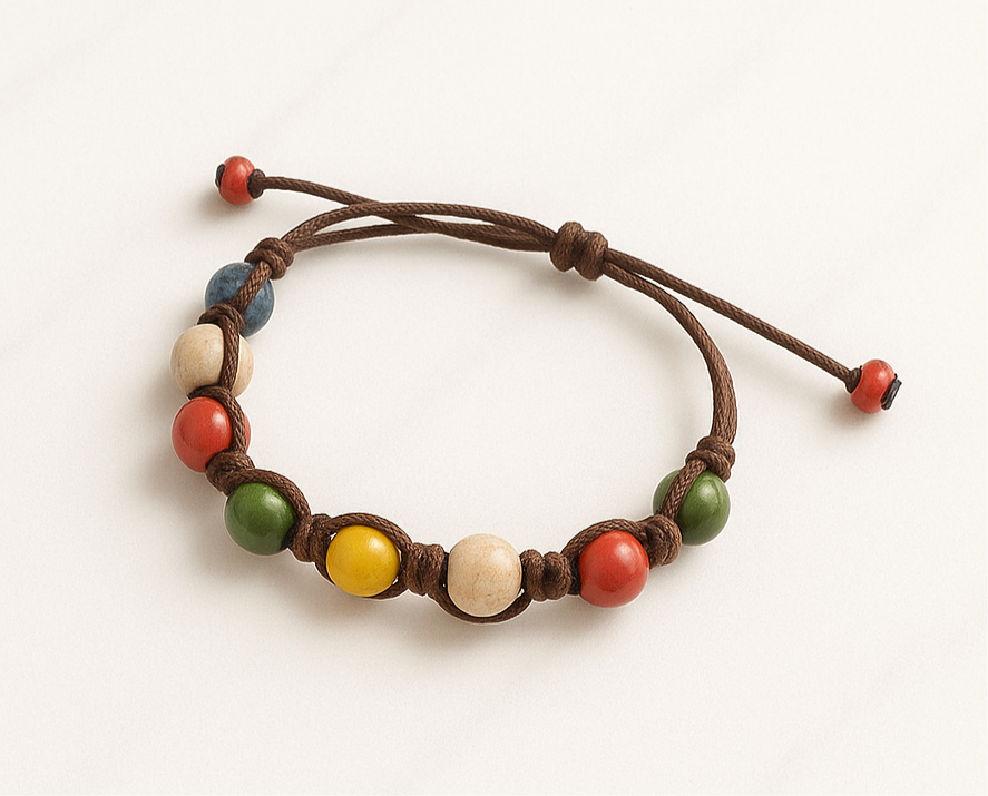 Bracciale regolabile con perline colorate