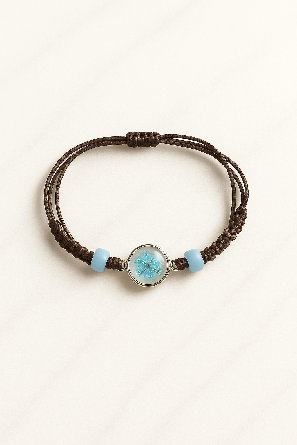 Bracciale artigianale con fiore blu chiaro
