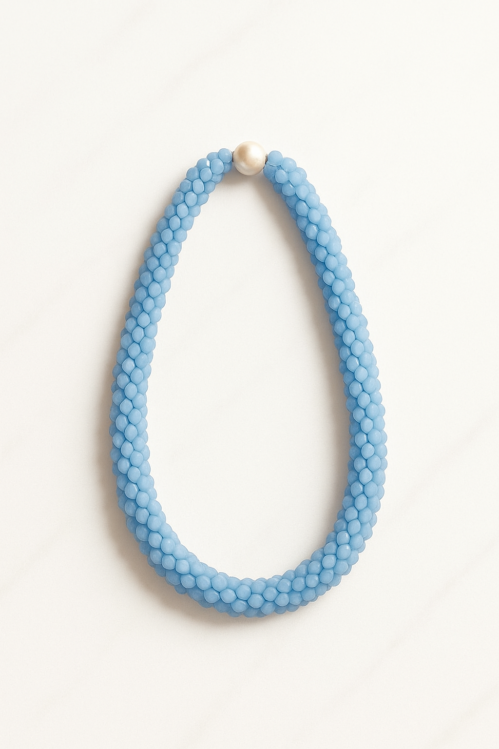 Collana di perline intrecciate con chiusura a calamita