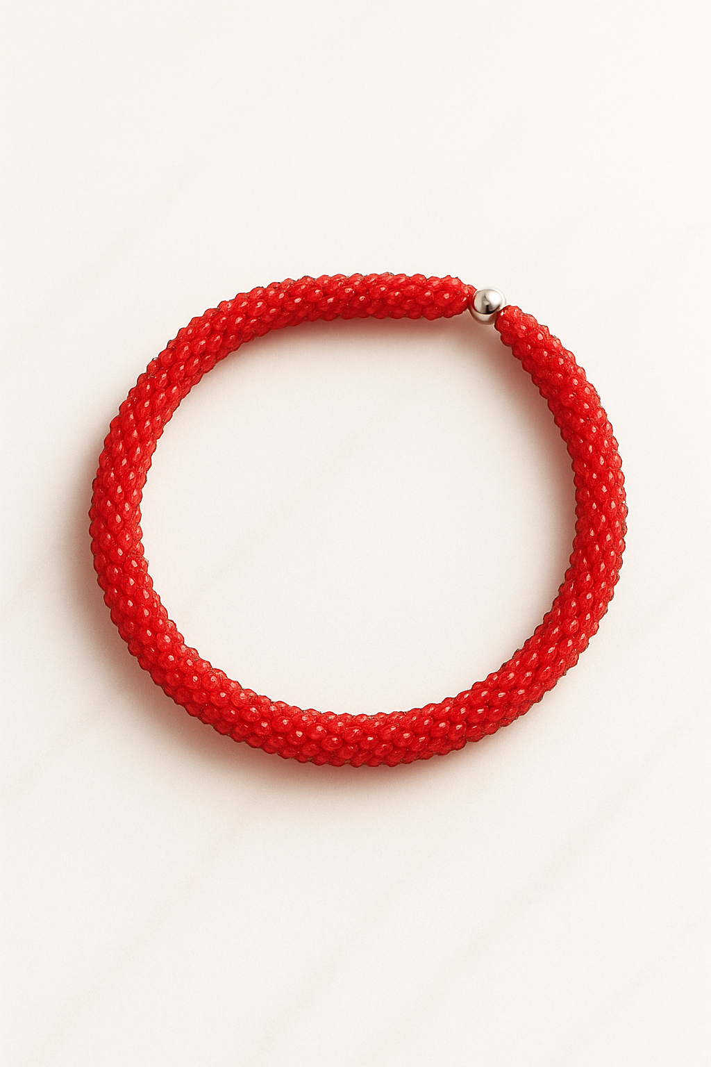Collana tubolare di perline con chiusura a calamita