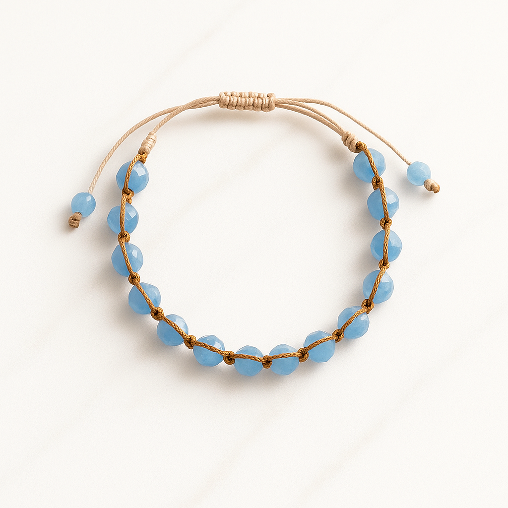 Bracciale macramé con perline blu