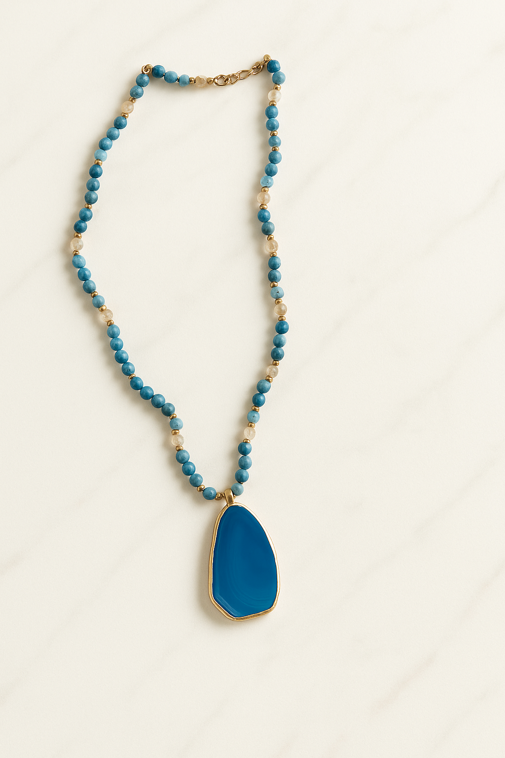 Collana lunga con ciondolo in agata blu