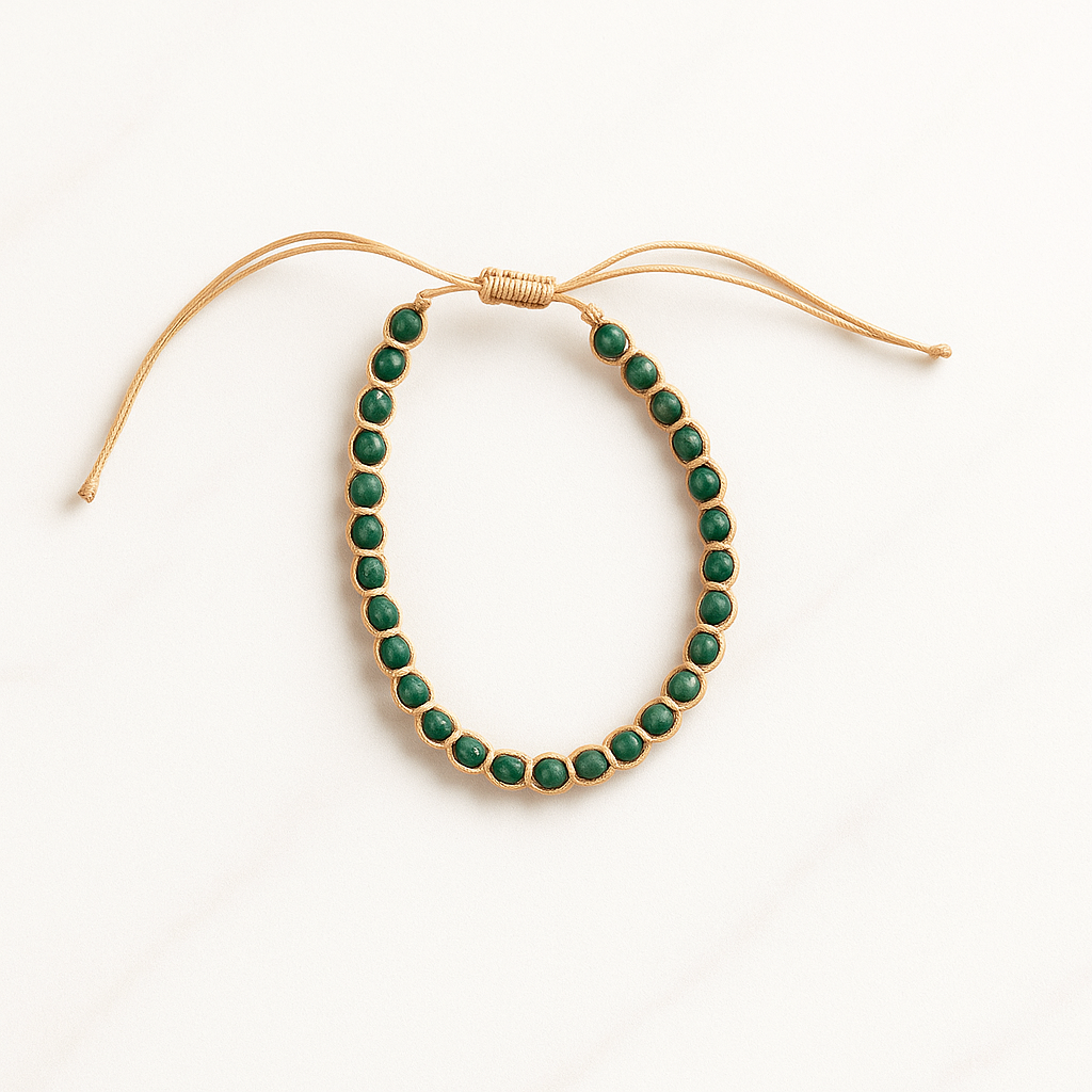 Bracciale con cordoncino regolabile e perline verde acqua