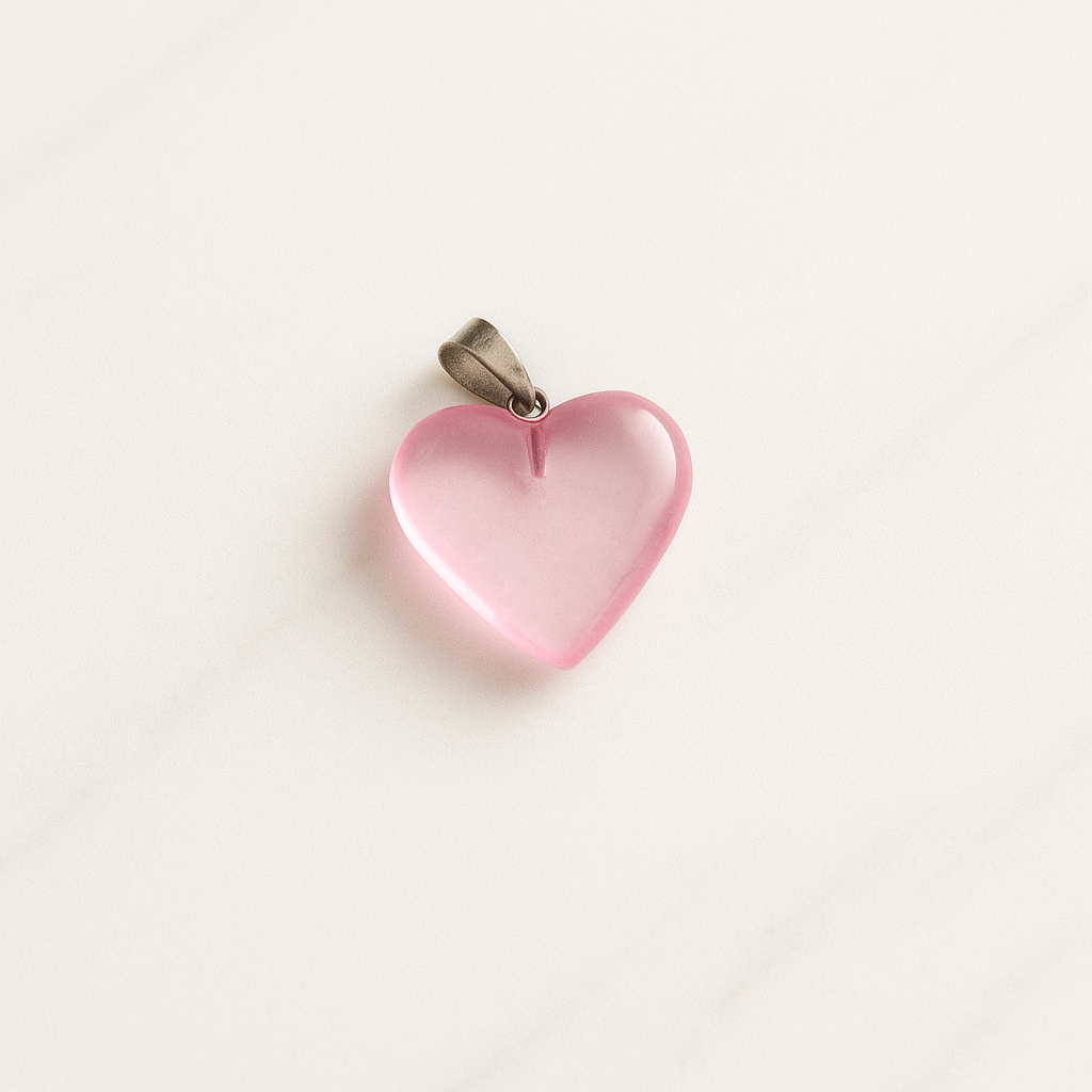 Pendente a cuore in rosa chiaro traslucido